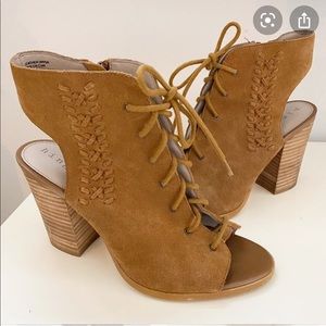 Hinge Suede Brown Heels